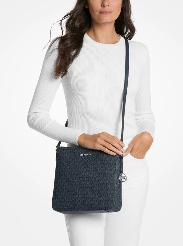 商品Michael Kors|Jet Set Travel Large Logo Messenger Bag,价格¥579,第3张图片详细描述