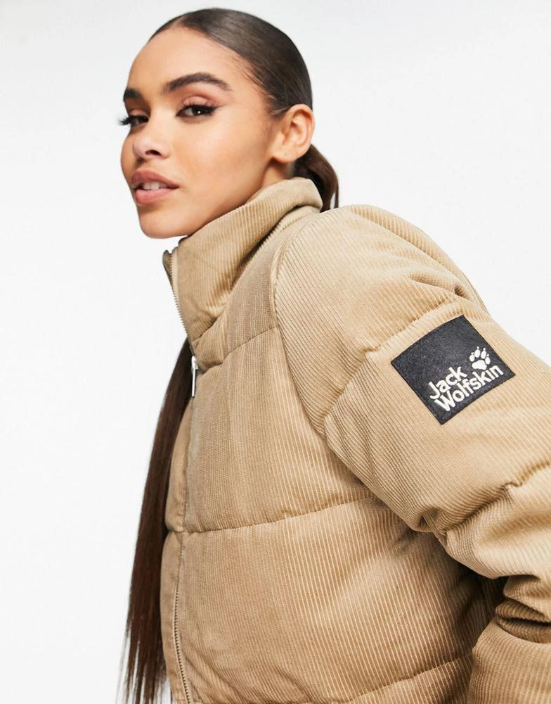 商品Jack Wolfskin|Jack Wolfskin Corduroy puffer jacket in beige ,价格¥1172,第4张图片详细描述