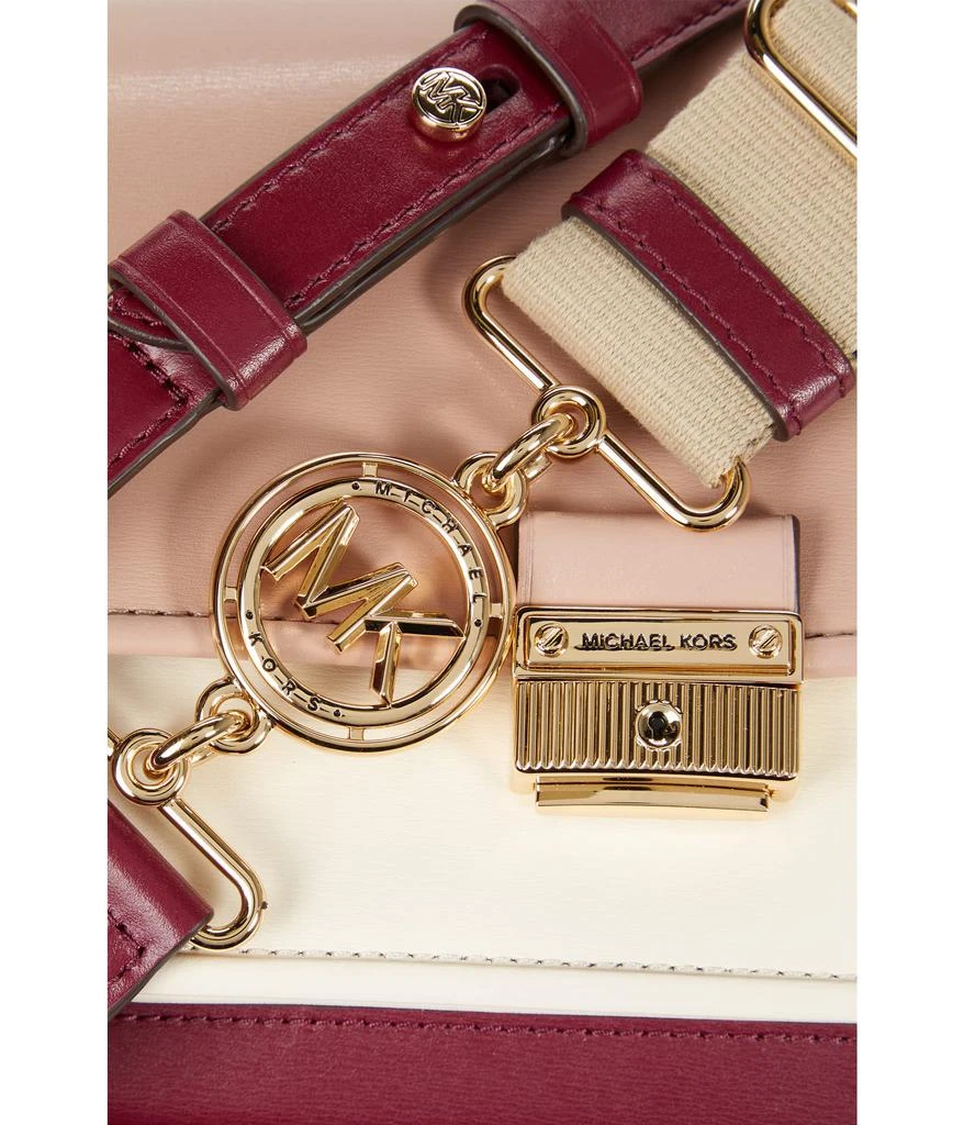 商品Michael Kors|Bradshaw Medium Messenger,价格¥2000,第4张图片详细描述