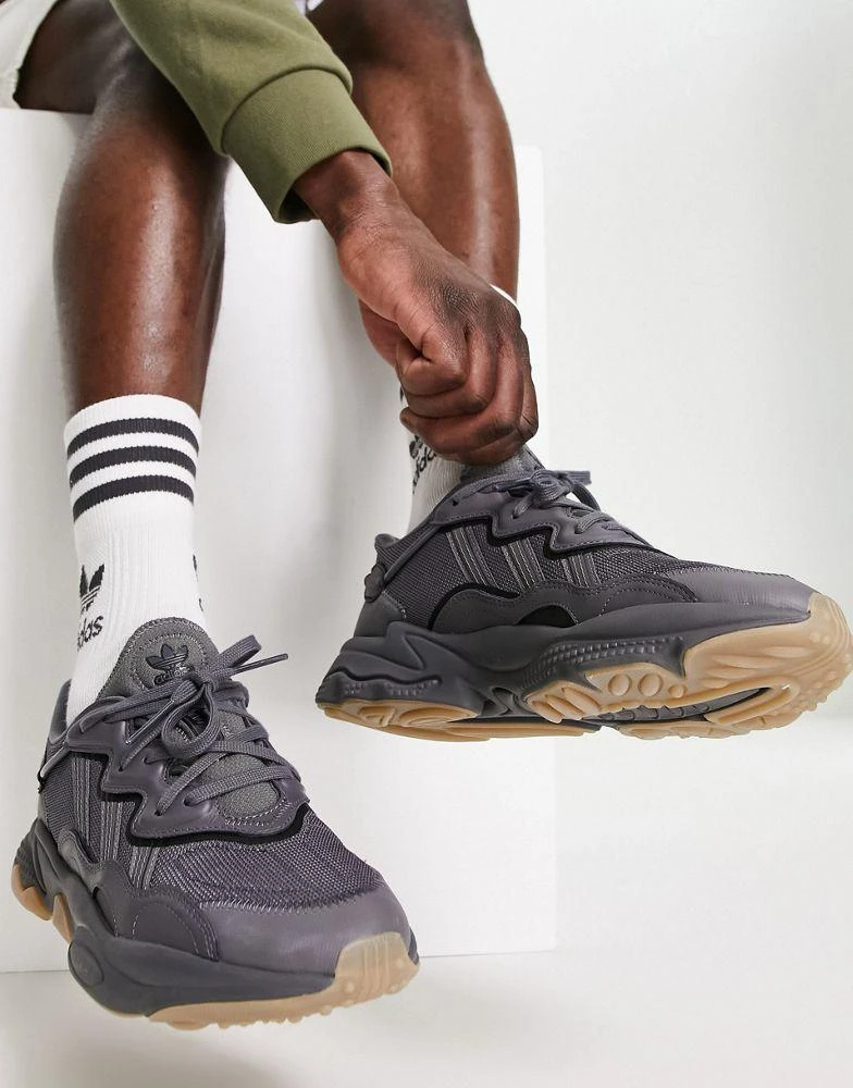 商品Adidas|adidas Originals Ozweego trainers in dark grey,价格¥717,第1张图片