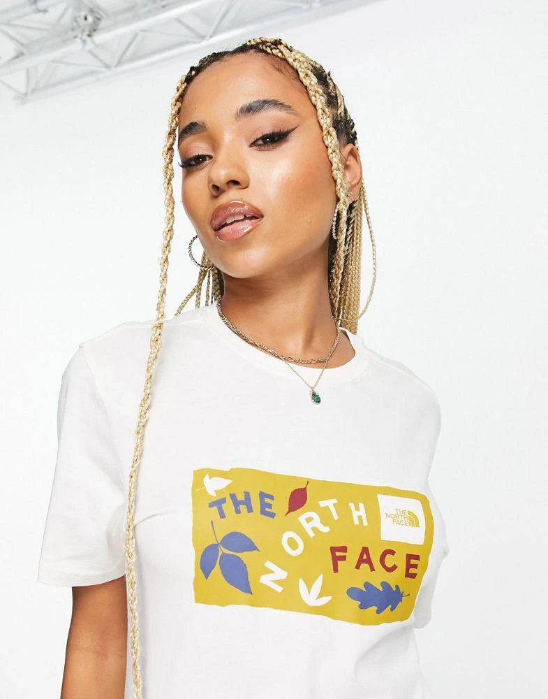 商品The North Face|The North Face Leaf Drawing chest print t-shirt in off white Exclusive at ASOS,价格¥183,第3张图片详细描述
