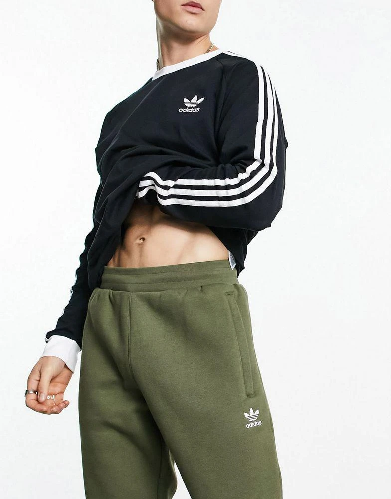 商品Adidas|adidas Originals Trefoil Essentials logo joggers in olive,价格¥256,第3张图片详细描述