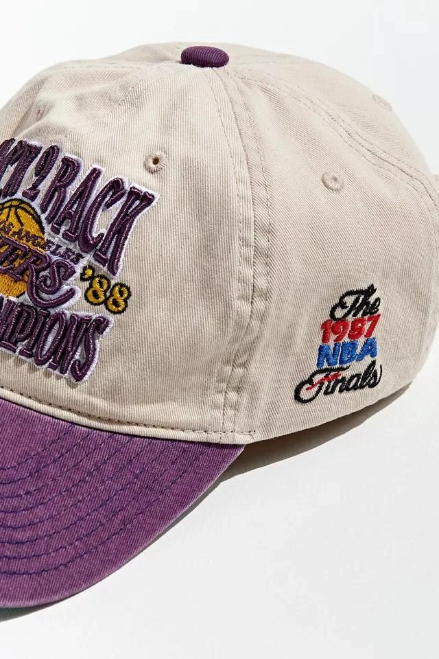 商品Mitchell and Ness|Mitchell & Ness UO Exclusive LA Lakers Back To Back Champs Baseball Hat,价格¥123,第3张图片详细描述