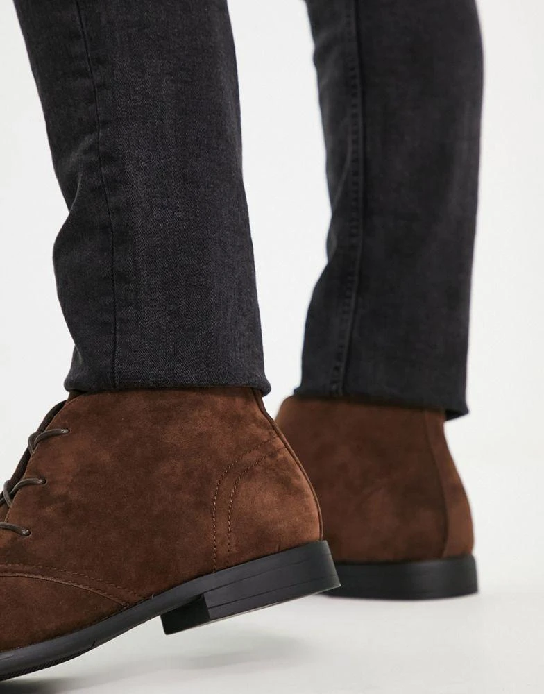 商品ASOS|ASOS DESIGN chukka boots in brown faux suede,价格¥180,第3张图片详细描述