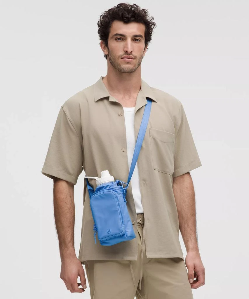 Water Bottle Crossbody with Front Pocket 2L 商品