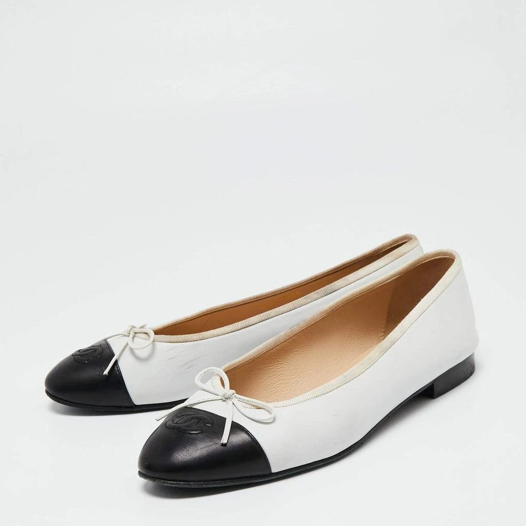 商品[二手商品] Chanel|Chanel  White/Black Leather  CC Cap toe Ballet Flats Size 41,价格¥4400,第2张图片详细描述