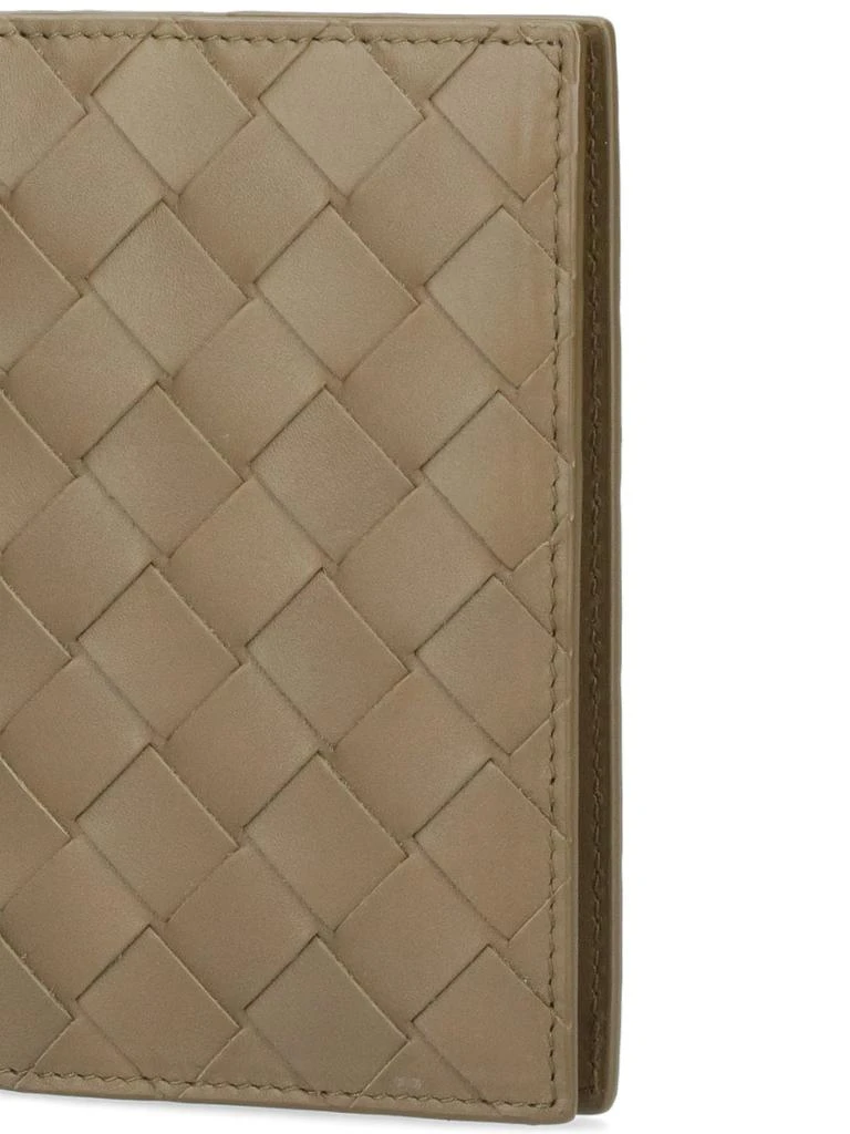 商品Bottega Veneta|Bottega Veneta Intrecciato Weave Passport Holder,价格¥2304,第5张图片详细描述