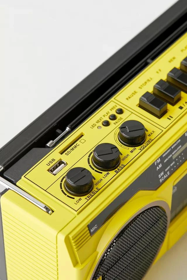 商品Urban Outfitters|UO Retro Yellow Wireless Boombox Speaker,价格¥340,第5张图片详细描述