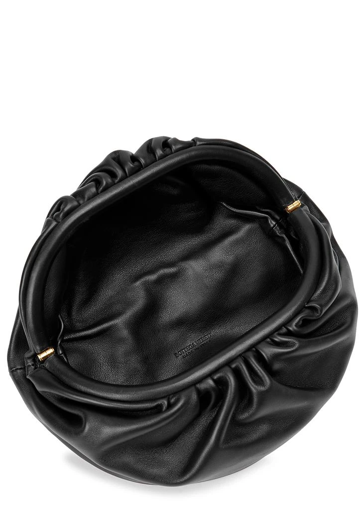 商品Bottega Veneta|The Chain Pouch black leather belt bag,价格¥16688,第4张图片详细描述