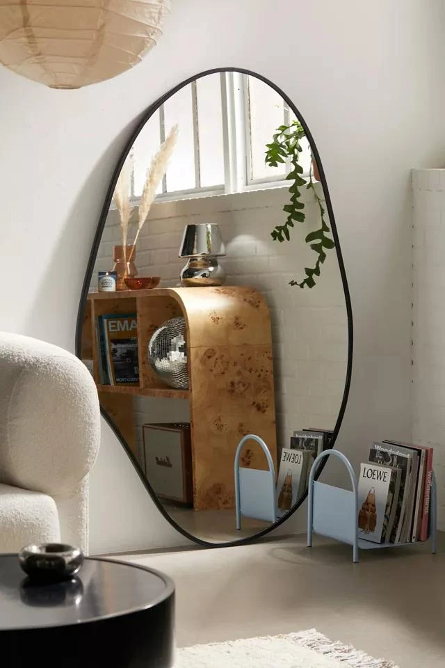商品Urban Outfitters|Aria Blob Floor Mirror,价格¥4114,第1张图片