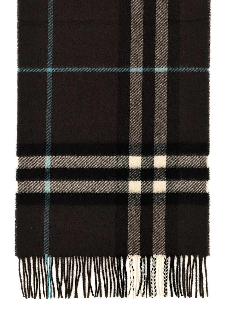 商品Burberry|Burberry Checked Fringed-Edge Scarf,价格¥2813,第2张图片详细描述