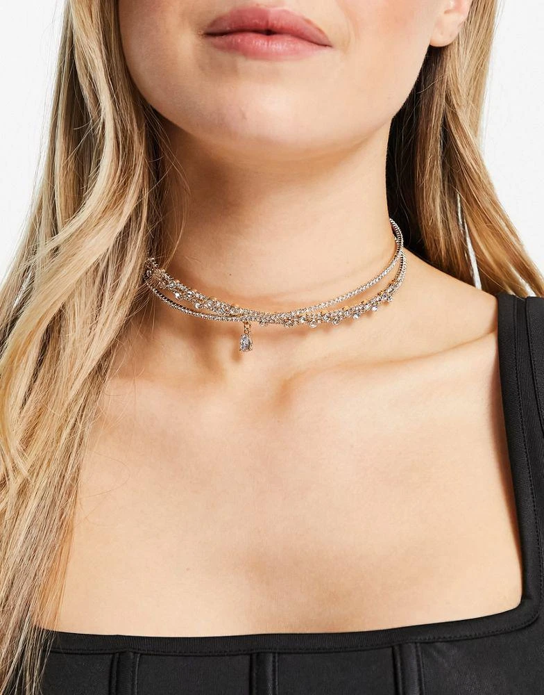 商品ASOS|ASOS DESIGN choker necklace with crystal cross over design and crystal pendant in gold tone,价格¥109,第4张图片详细描述