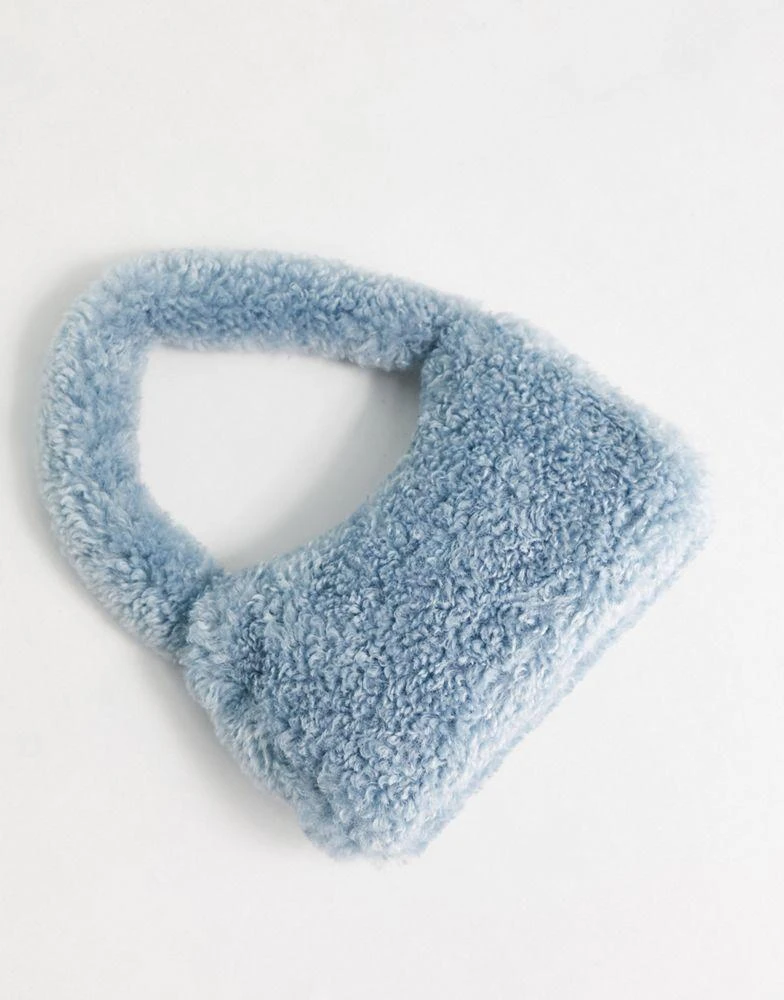 商品ASOS|ASOS DESIGN curved 90s shoulder bag in blue faux fur ,价格¥77,第4张图片详细描述