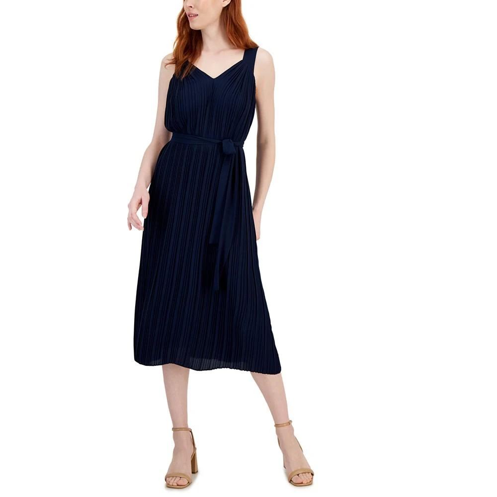 商品Tahari|Women's Sleeveless V-Neck Pleated Midi Dress,价格¥359,第1张图片