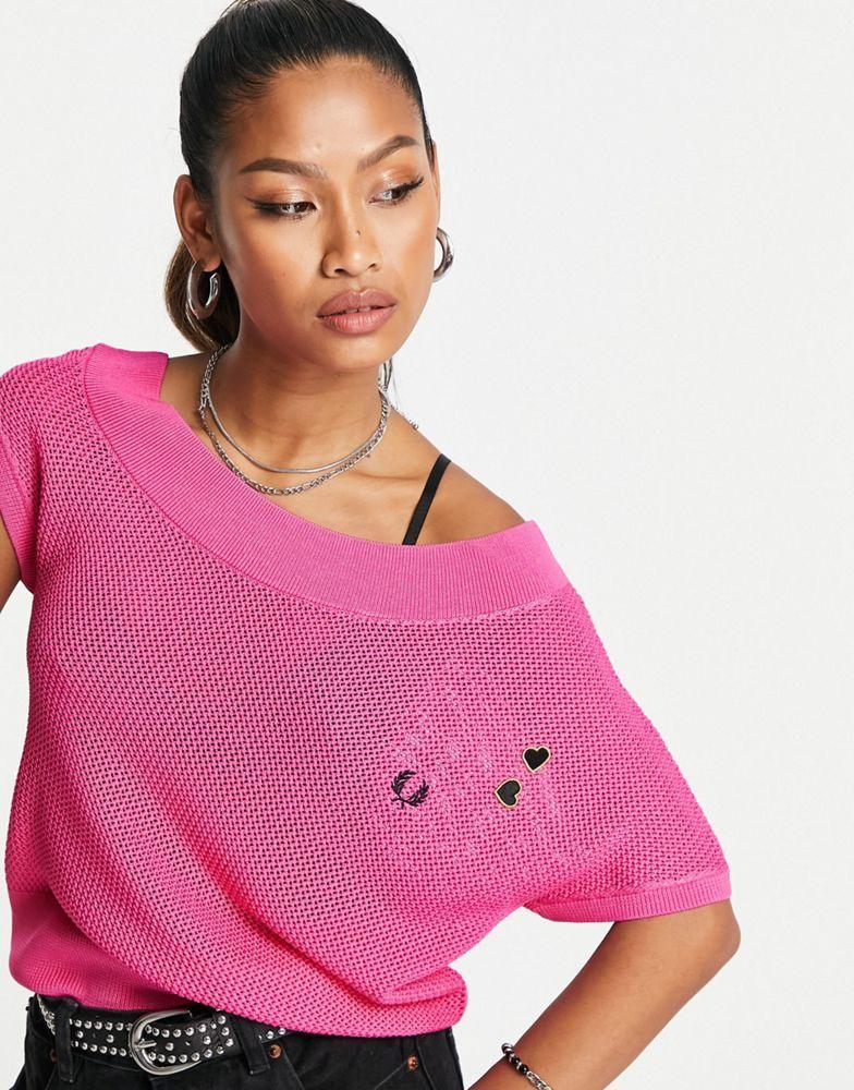 商品Fred Perry|Fred Perry x Amy Winehouse one shoulder knitted top in pink,价格¥961,第6张图片详细描述