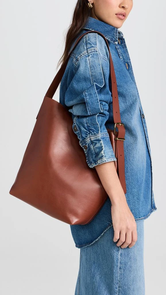 商品Madewell|The Essential Bucket Tote in Leather,价格¥1345,第2张图片详细描述