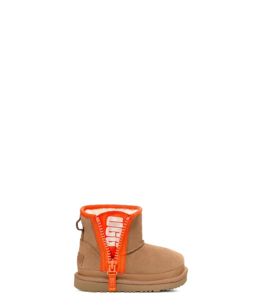 商品UGG|Classic Mini Zipper Tape Logo (Toddler/Little Kid),价格¥863,第5张图片详细描述