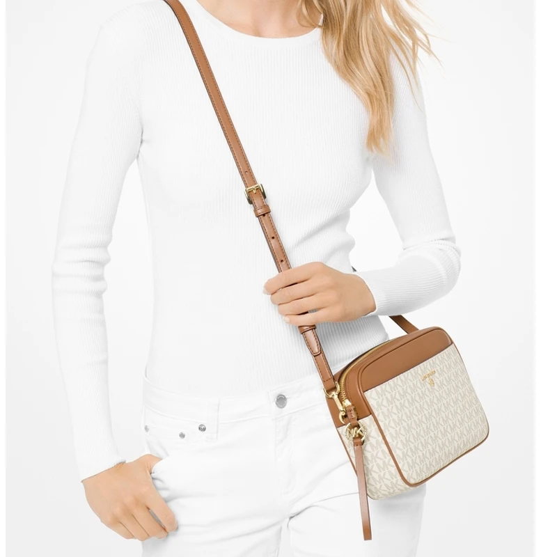 商品[国内直发] Michael Kors|迈克高仕 Jet Set Charm 经典老花拼色字母LOGO复古 织物 MK相机包斜挎包 大号 女款 白色拼橡果棕,价格¥931,第8张图片详细描述