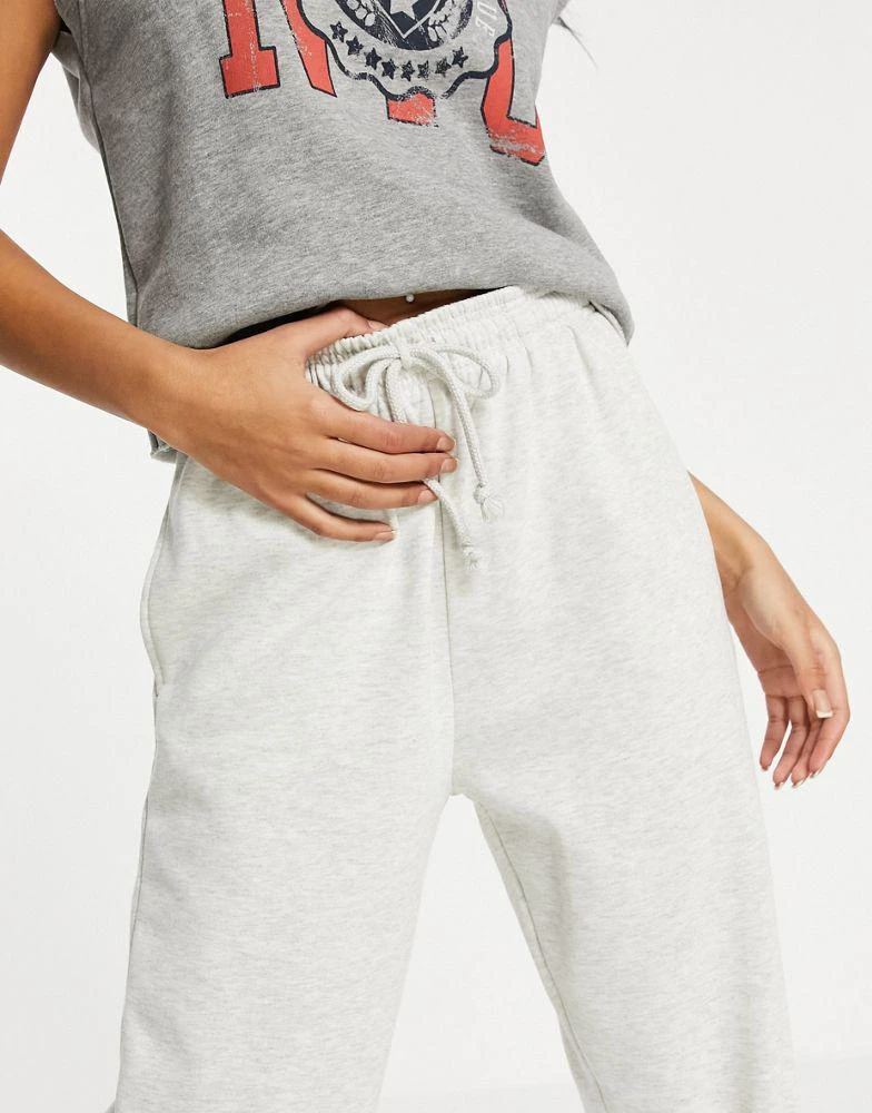 商品Topshop|Topshop Tall oversized 90s joggers in grey,价格¥148,第3张图片详细描述