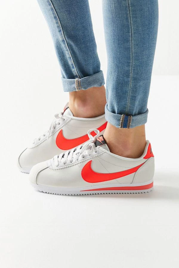 Nike Classic Cortez Leather Sneaker 商品