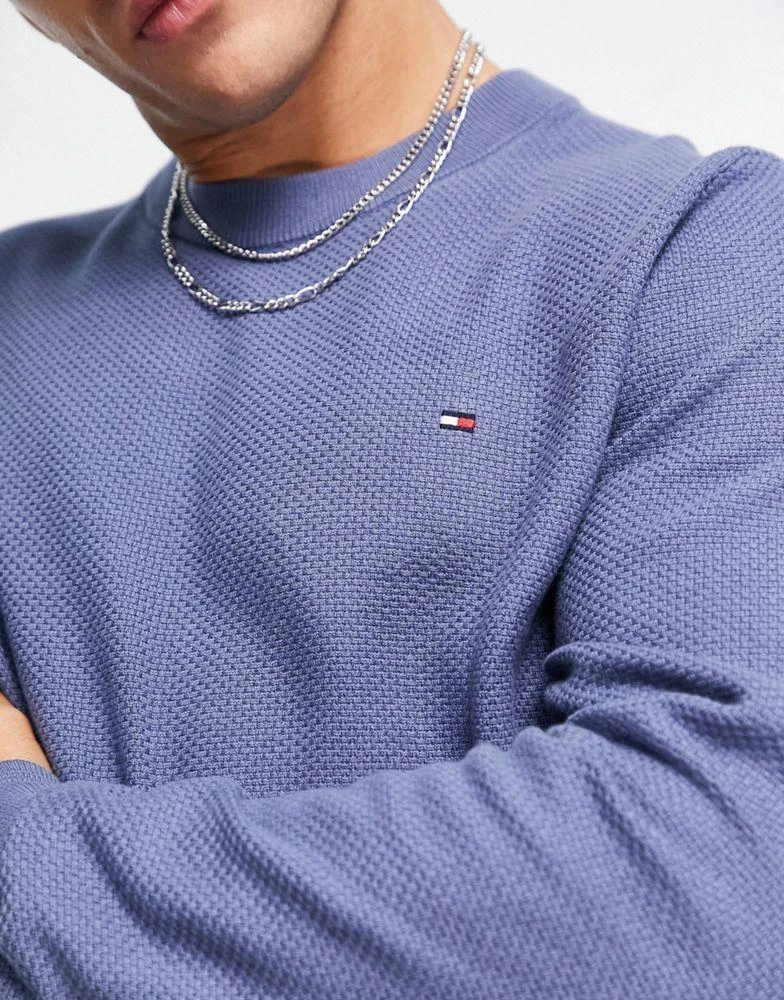 商品Tommy Hilfiger|Tommy Hilfiger orgnic cotton flag logo basket weave knit jumper in blue,价格¥598,第2张图片详细描述