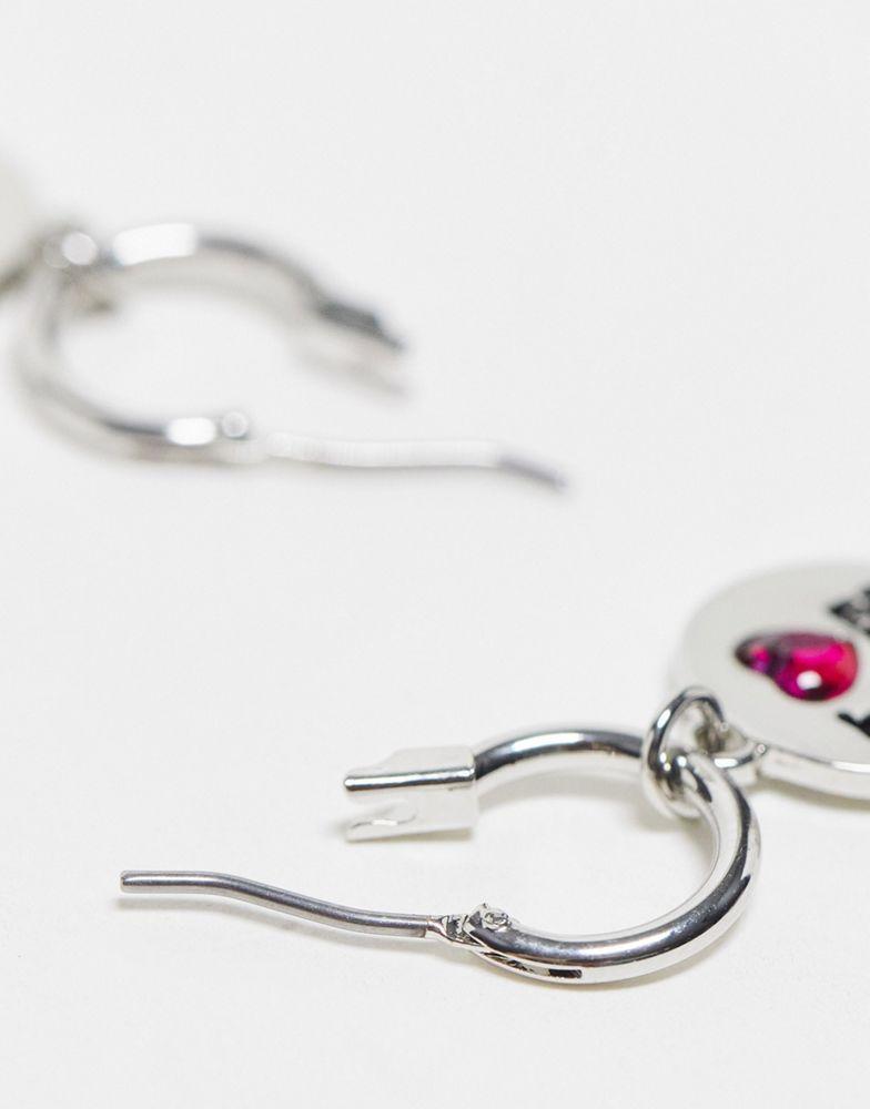 商品Reclaimed Vintage|Reclaimed Vintage unisex y2k slogan pendant huggie hoops in silver,价格¥53,第6张图片详细描述