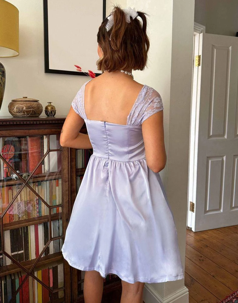 商品Daisy Street|Daisy Street X Chloe Davie 90s mini prom dress with lace bust,价格¥192,第3张图片详细描述