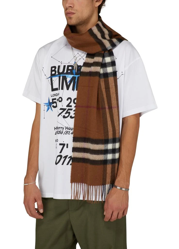 商品Burberry|超大尺寸经典格纹围巾,价格¥4579,第2张图片详细描述