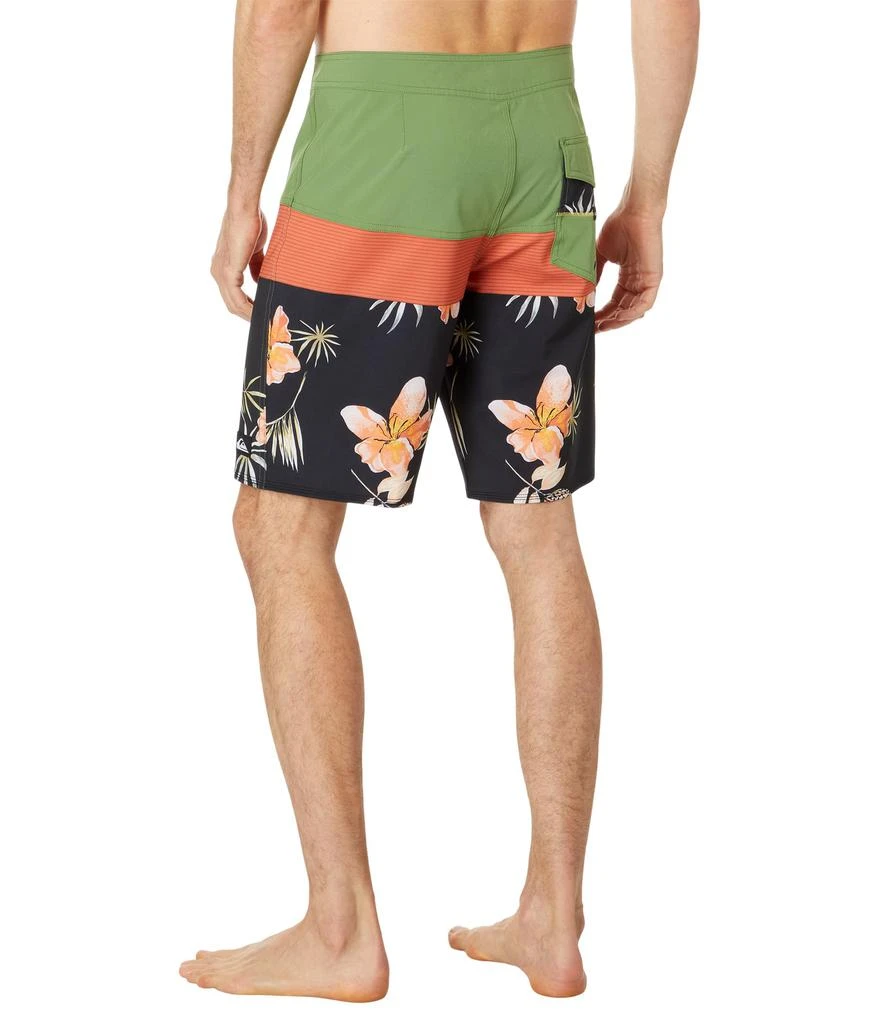 商品Quiksilver|Surfsilk Panel 20" Boardshorts,价格¥252,第2张图片详细描�述