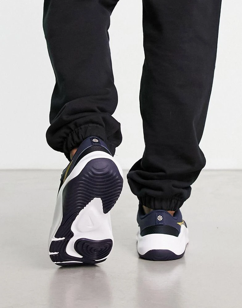 商品NIKE|Nike Training Legend Essential 3 trainers in navy,价格¥527,第2张图片详细描述