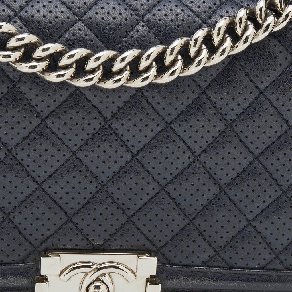 Chanel Blue Quilted Perforated Leather Medium Boy Flap Bag商品第5张图片规格展示