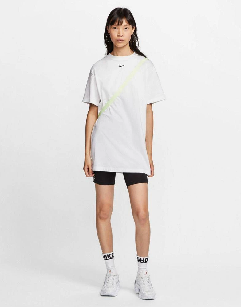 商品NIKE|Nike mini swoosh oversized t-shirt dress in white,价格¥147,第4张图片详细描述