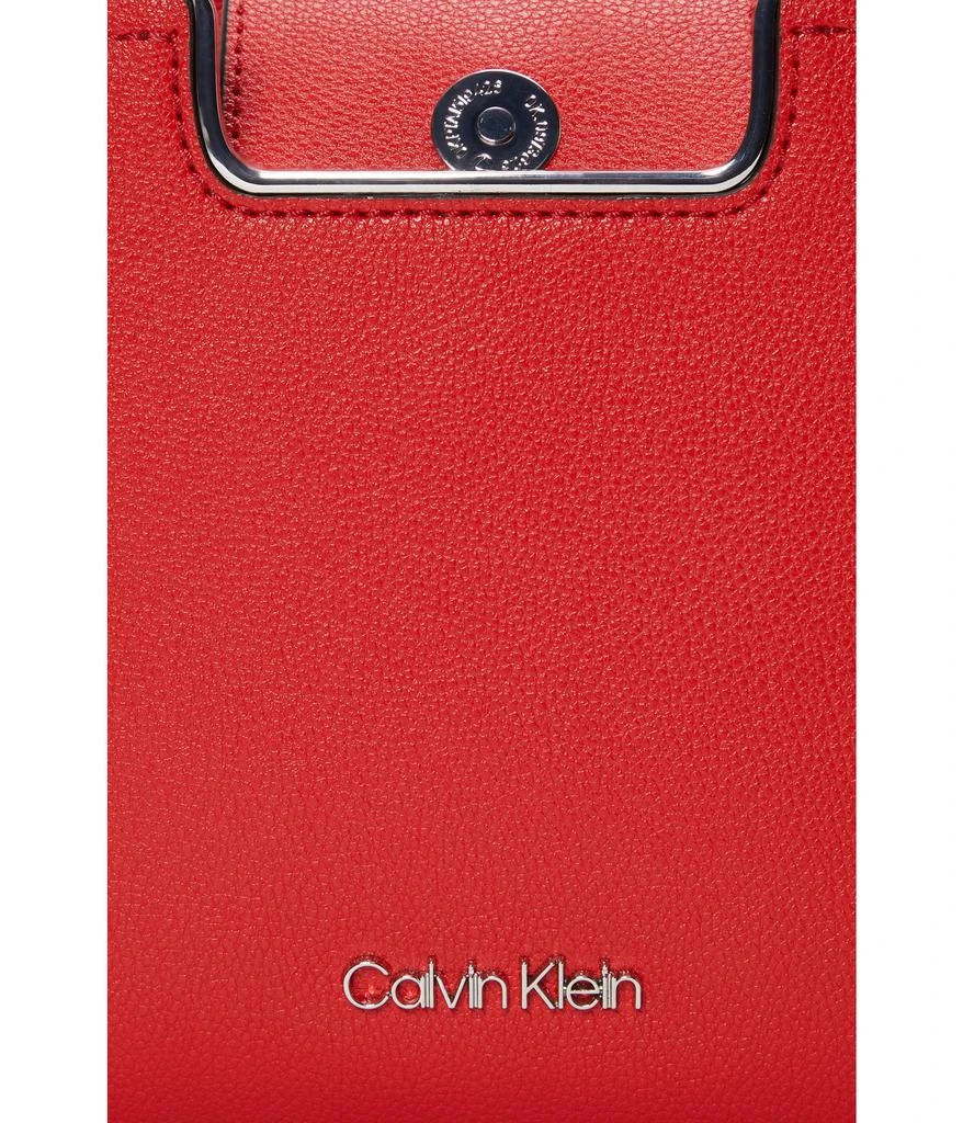 商品Calvin Klein|Finley Saffiano Crossbody,价格¥414,第4张图片详细描述