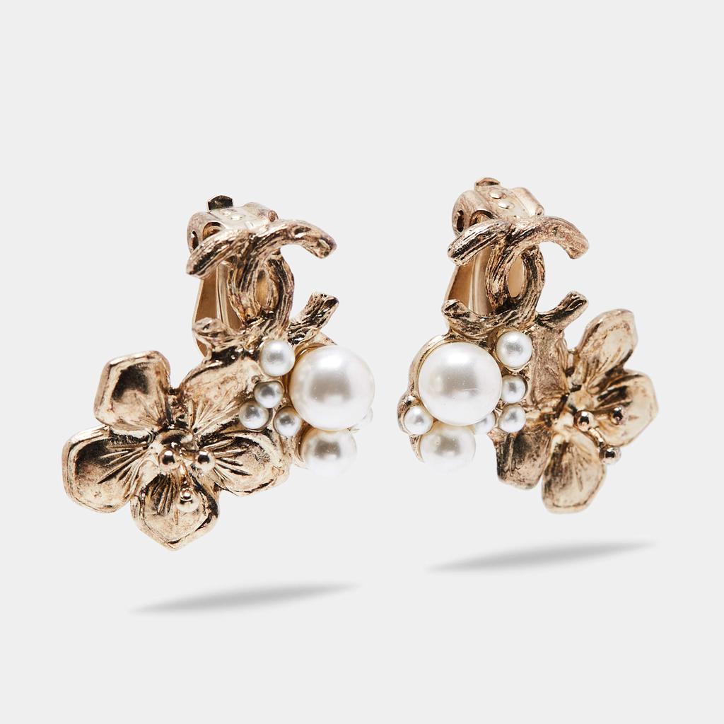 Chanel CC Camellia Faux Pearl Clip On Stud Earrings商品第1张图片规格展示