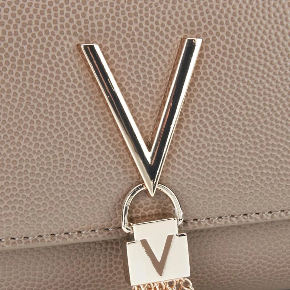 商品Mario Valentino|Valentino Women's Divina Small Shoulder Bag - Red,价格¥676,第4张图片详细描述