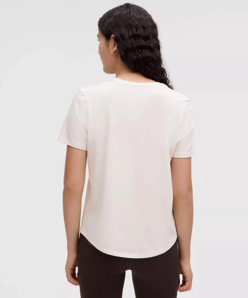 Love Curved-Hem Crewneck T-Shirt 商品