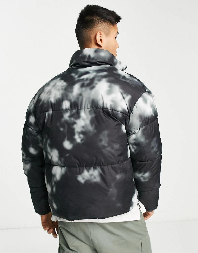 商品ADPT|ADPT cropped stand collar puffer jacket tie dye print in black,价格¥424,第2张图片详细描述