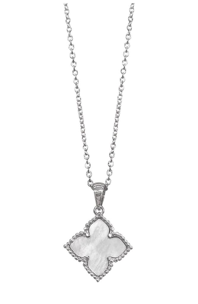 White Rhodium Plated Mother of Pearl Flower Pendant Necklace商品第1张图片规格展示