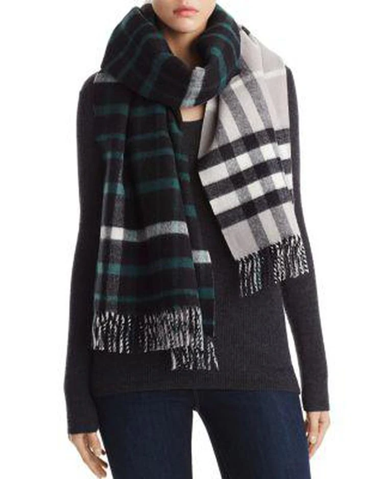 商品Burberry|Oversized Reversible Duffle Scarf,价格¥5187,第1张图片