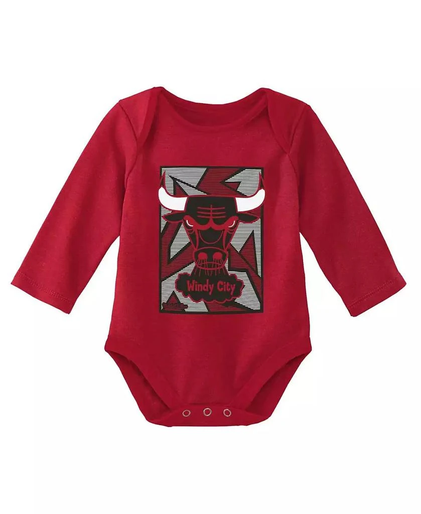 商品Mitchell & Ness|Infant Boys and Girls Black, Red Chicago Bulls Hardwood Classics Bodysuits and Cuffed Knit Hat Set,价格¥299,第2张图片详细描述