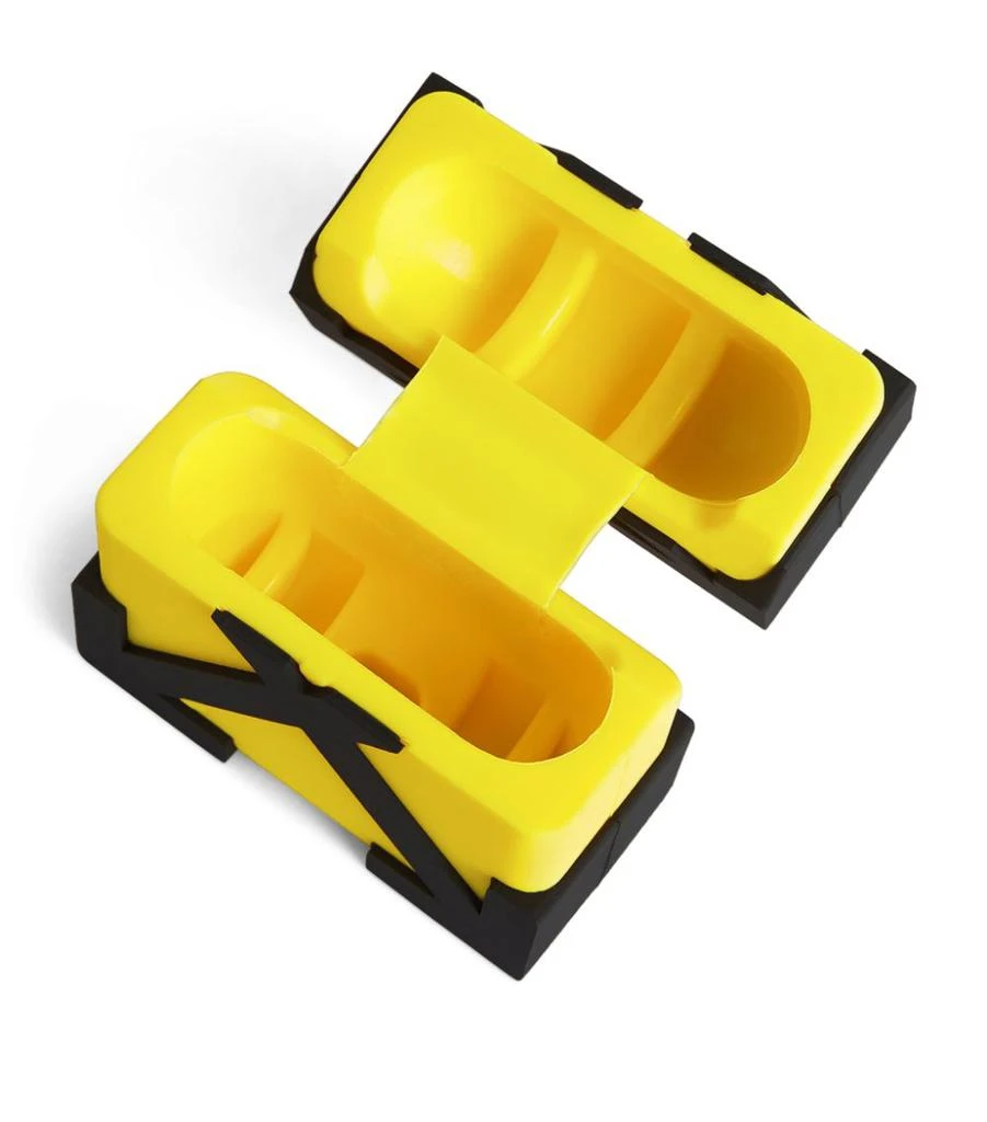 商品Off-White|Arrows AirPods Pro Case,价格¥420,第3张图片详细描述