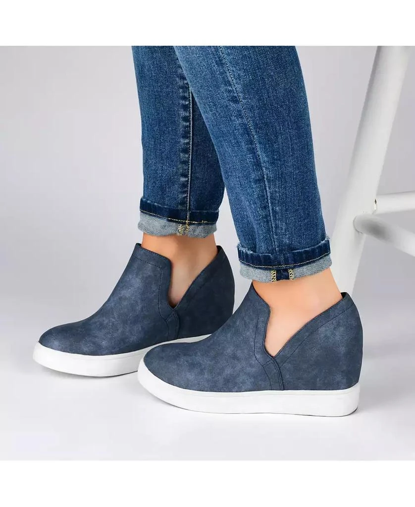 商品Journee Collection|Women's Cardi Cut-Out Platform Wedge Sneakers,价格¥251,第5张图片详细描述
