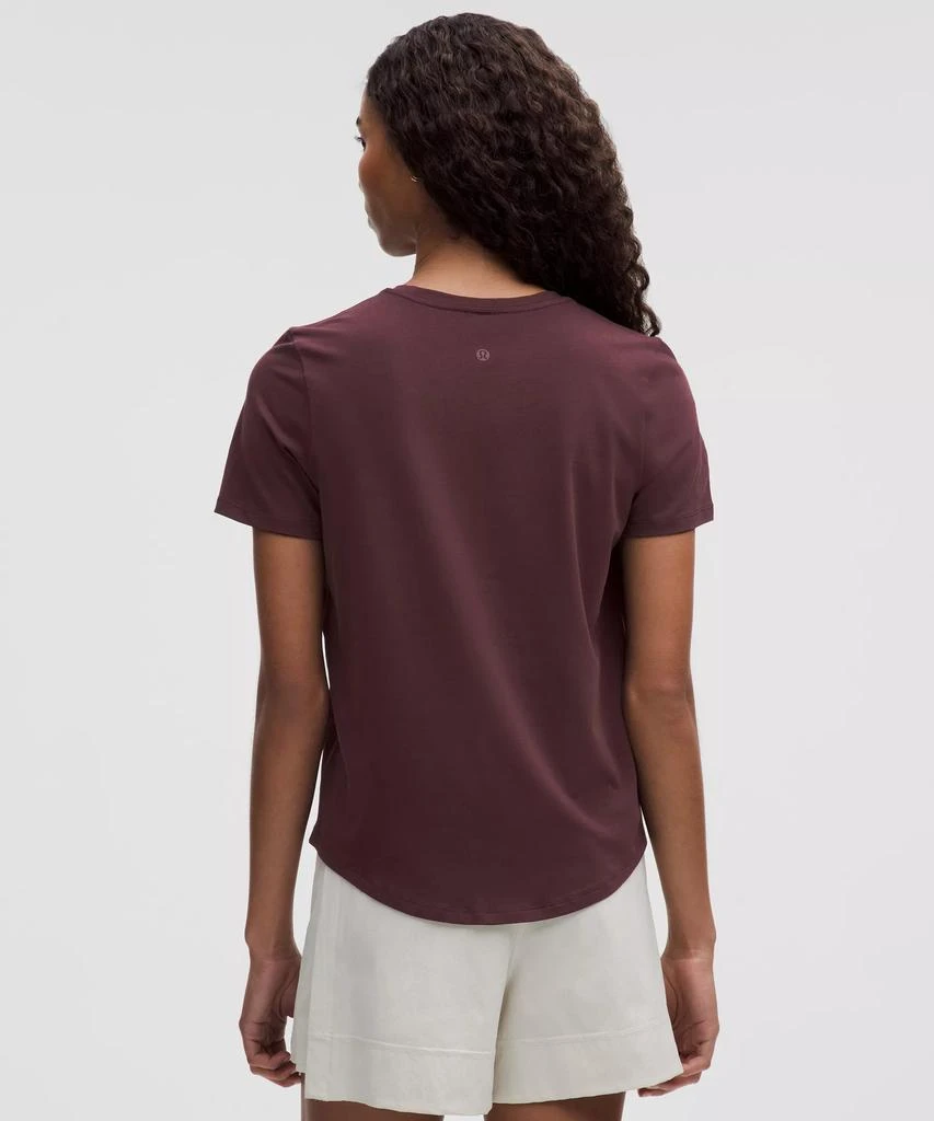 Love Curved-Hem Crewneck T-Shirt 商品