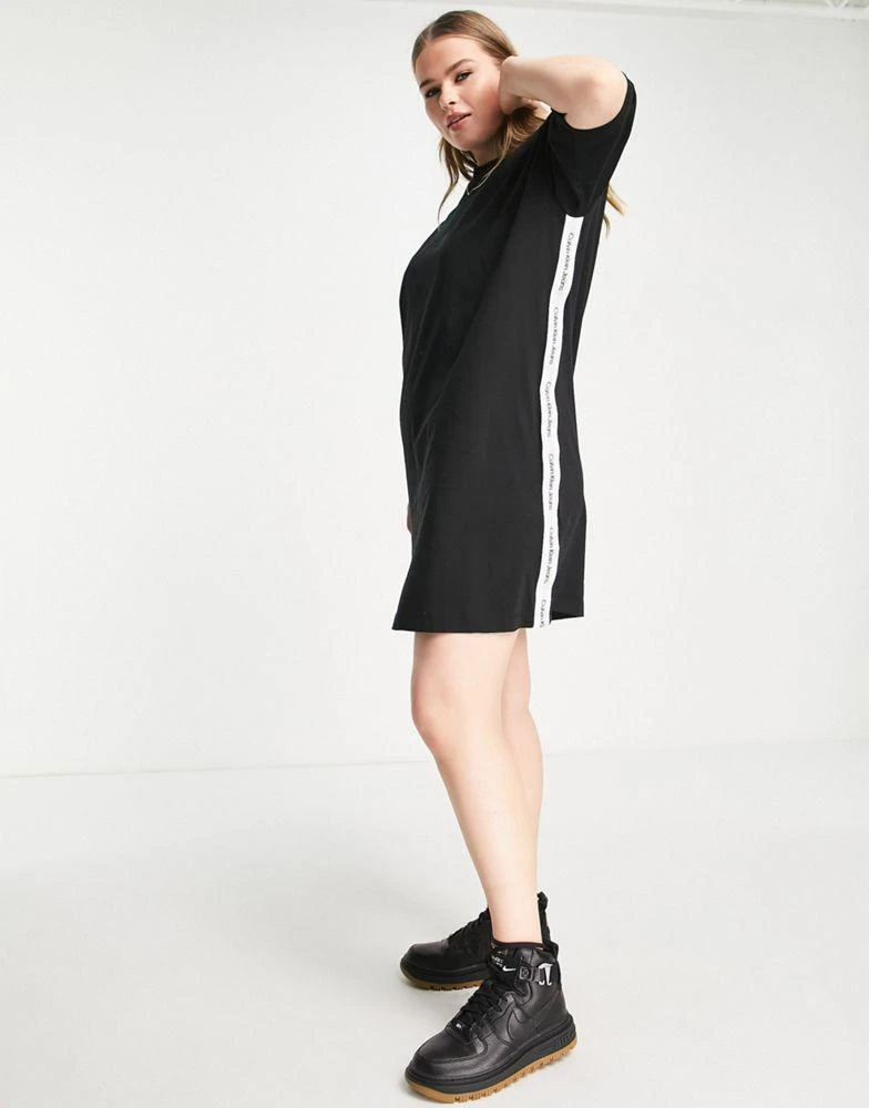 商品Calvin Klein|Calvin Klein Plus repeat logo t-shirt dress in black,价格¥578,第3张图片详细描述