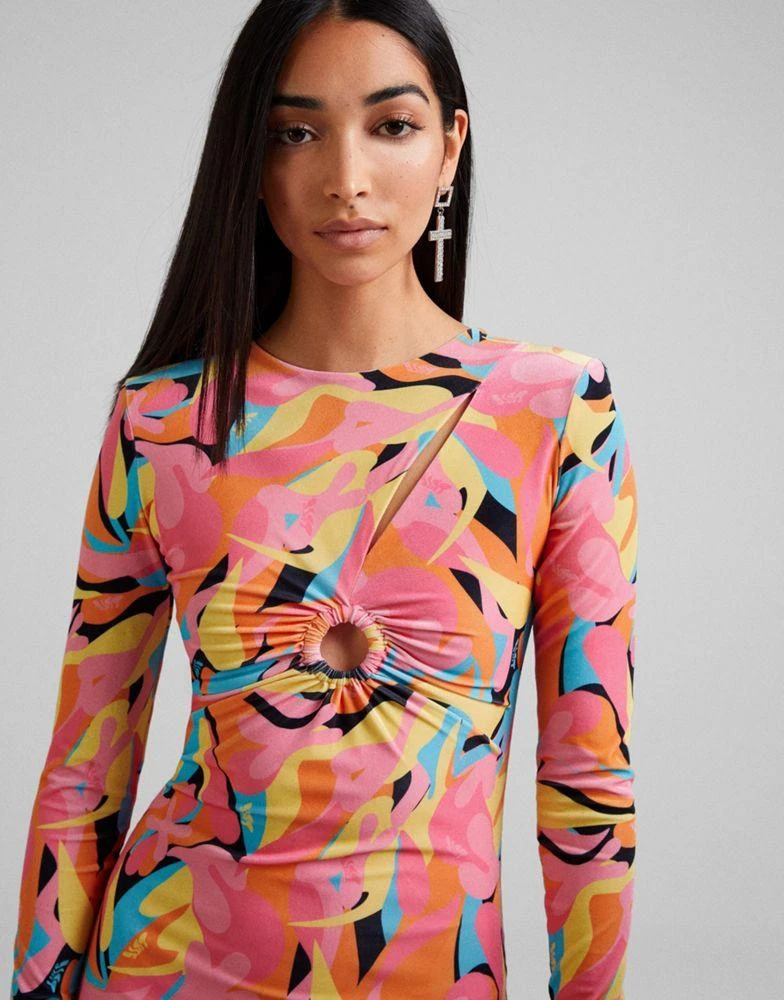 商品Bershka|Bershka velvet bright printed bodycon dress with ring detail in multi,价格¥166,第2张图片详细描述