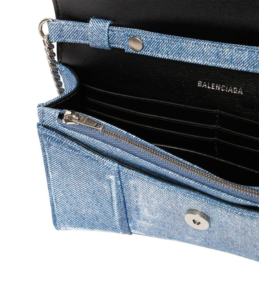 商品Balenciaga|Hourglass leather wallet on chain,价格¥9353,第5张图片详细描述