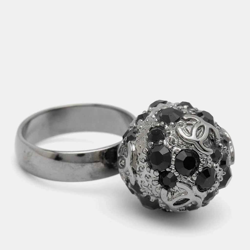 商品[二手商品] Chanel|Chanel Gunmetal Tone Black Crystal CC Sphere Ring Size EU 52.5,价格¥2875,第4张图片详细描述