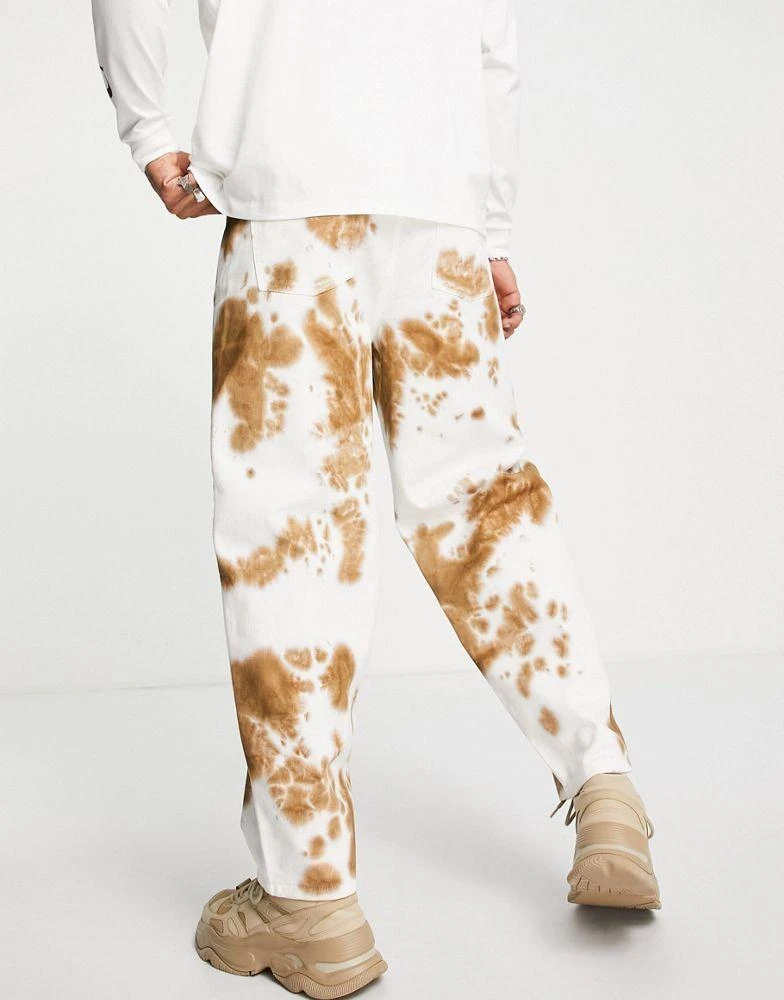 商品Reclaimed Vintage|Reclaimed Vintage inspired unisex barrell leg jeans in tie dye cow print,价格¥114,第2张图片详细描述