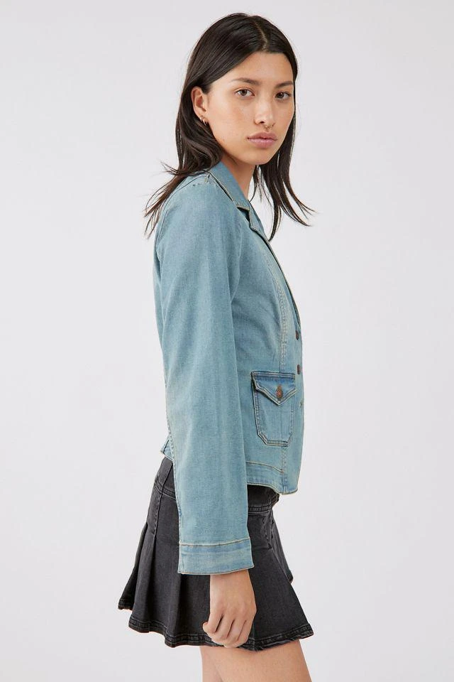 商品BDG|BDG Cami Denim Blazer,价格¥372,第3张图片详细描述