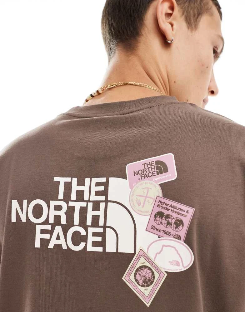 商品The North Face|The North Face Expedition Stickers back print oversized t-shirt in brown exclusive to ASOS,价格¥296,第4张图片详细描述